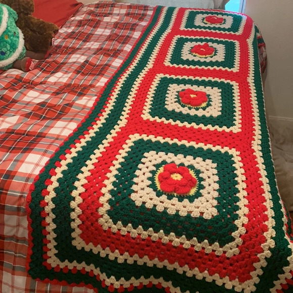 Gorgeous Vintage Granny Square Crocheted Christmas Throw Blanket Sofa Quilt - Picture 3 of 5